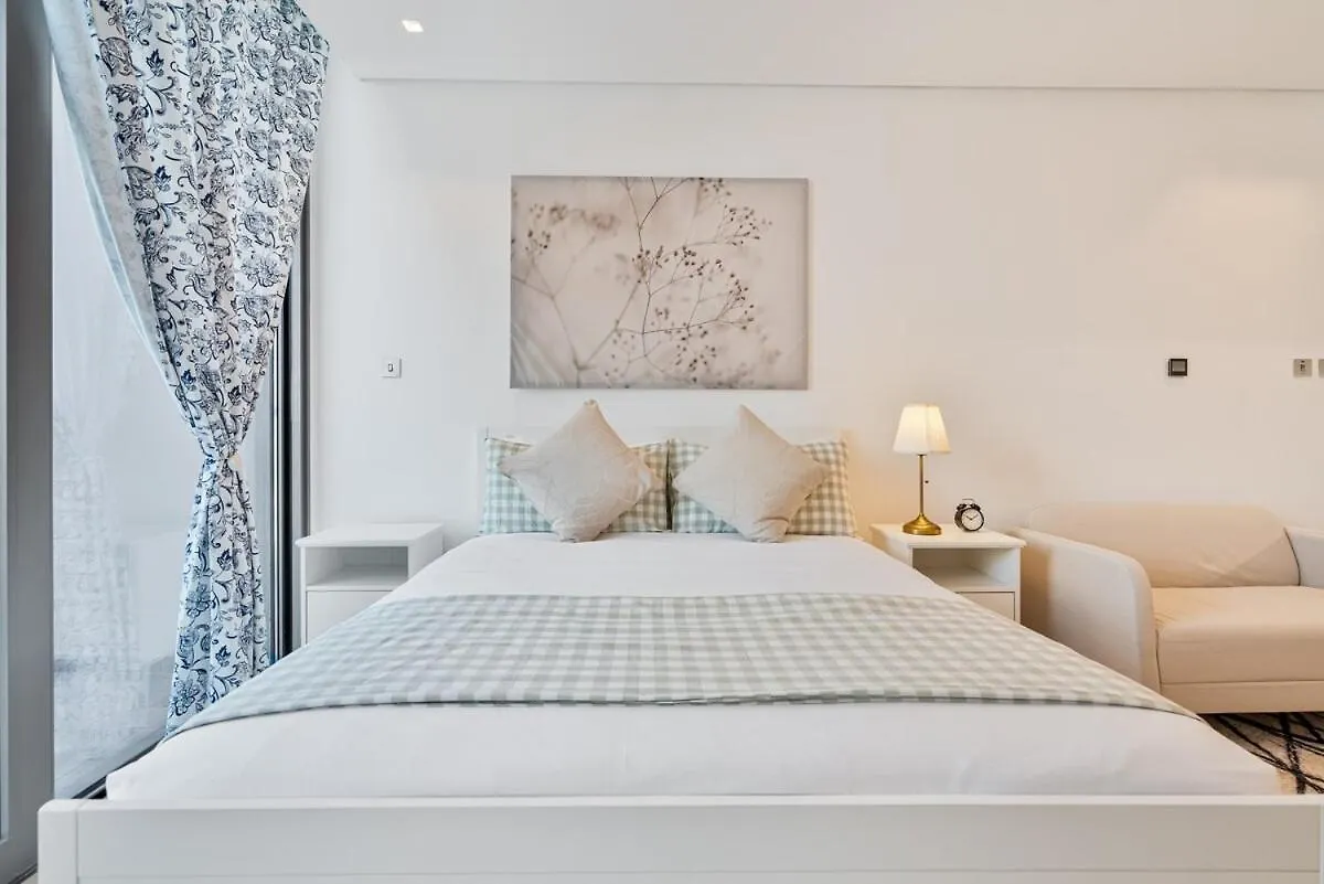 Homely Studio With Balcony, Pool View And Gym Access Dubai 0*,  Birleşik Arap Emirlikleri
