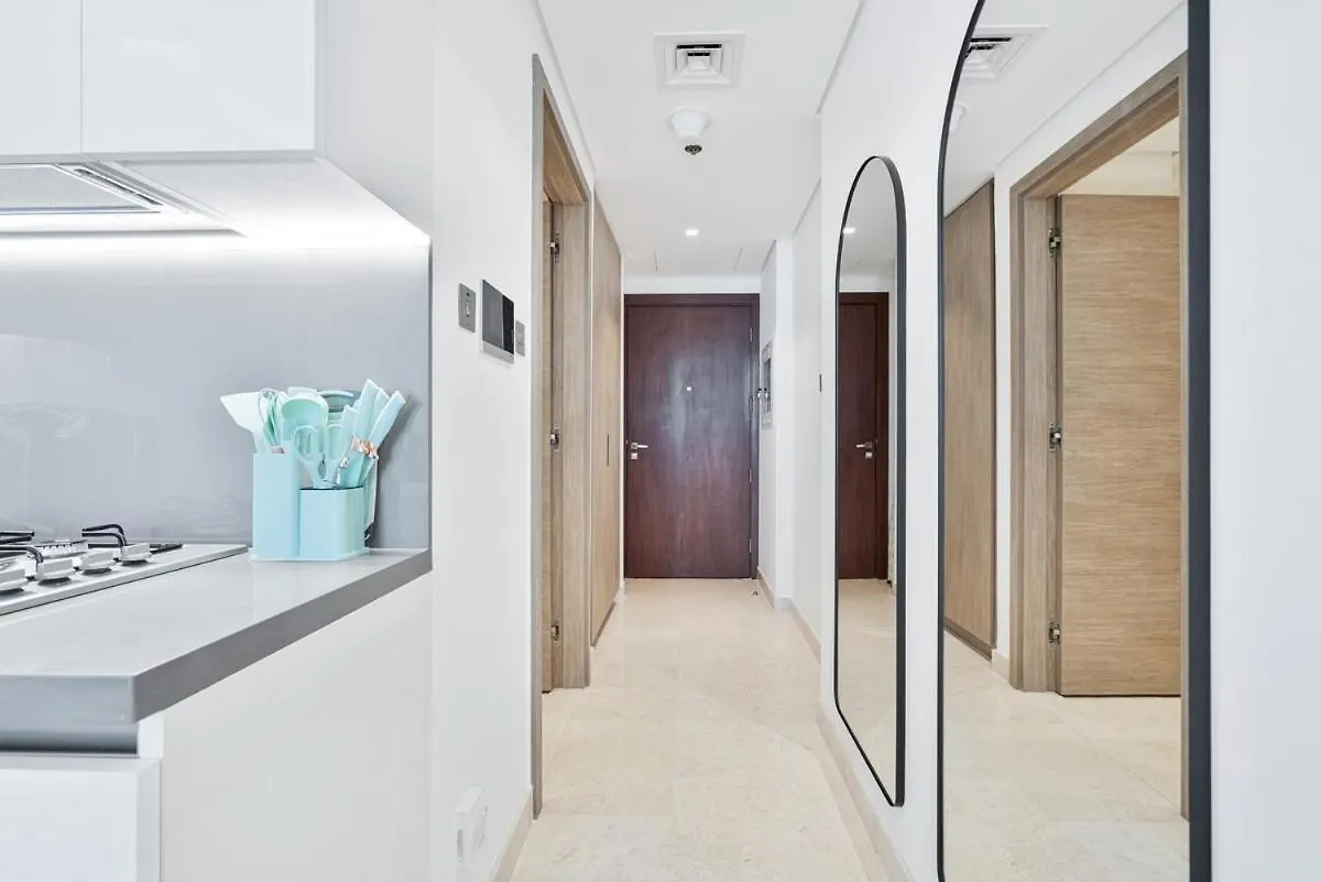 Apartment Homely Studio With Balcony, Pool View And Gym Access Dubai