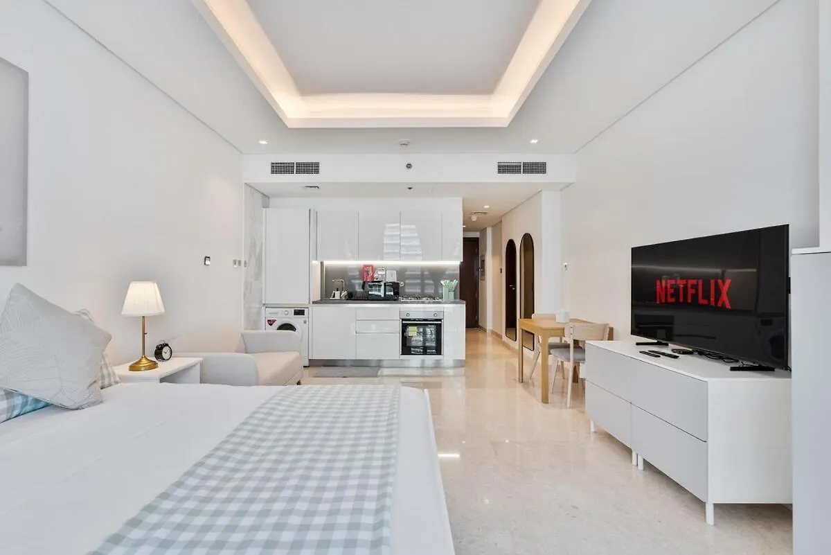 Homely Studio With Balcony, Pool View And Gym Access Dubai United Arab Emirates