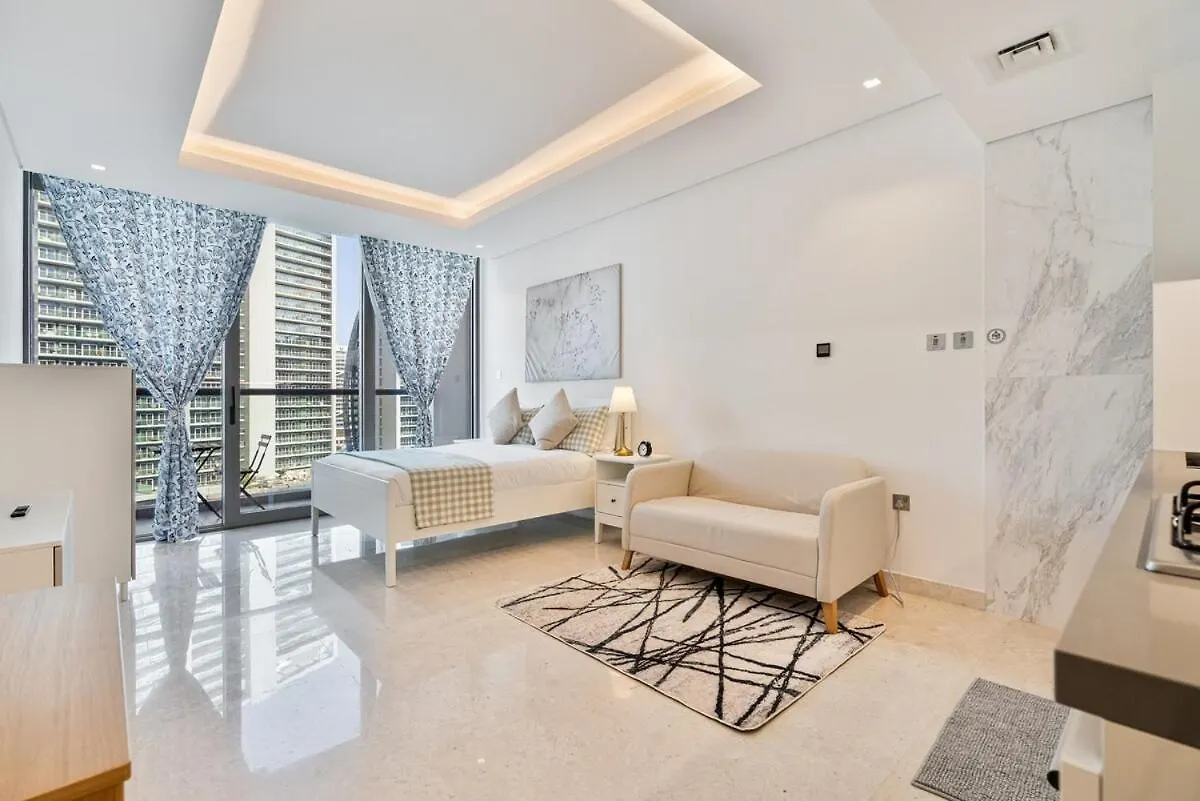 Homely Studio With Balcony, Pool View And Gym Access Dubai